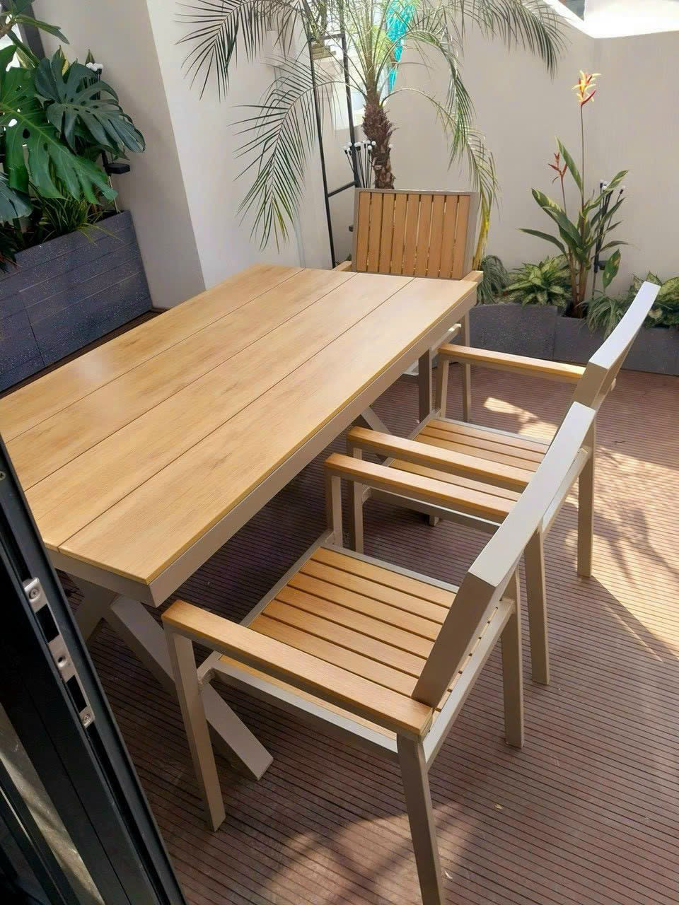 Bàn ghế gỗ nhựa ngoài trời êm ái - ảnh 4