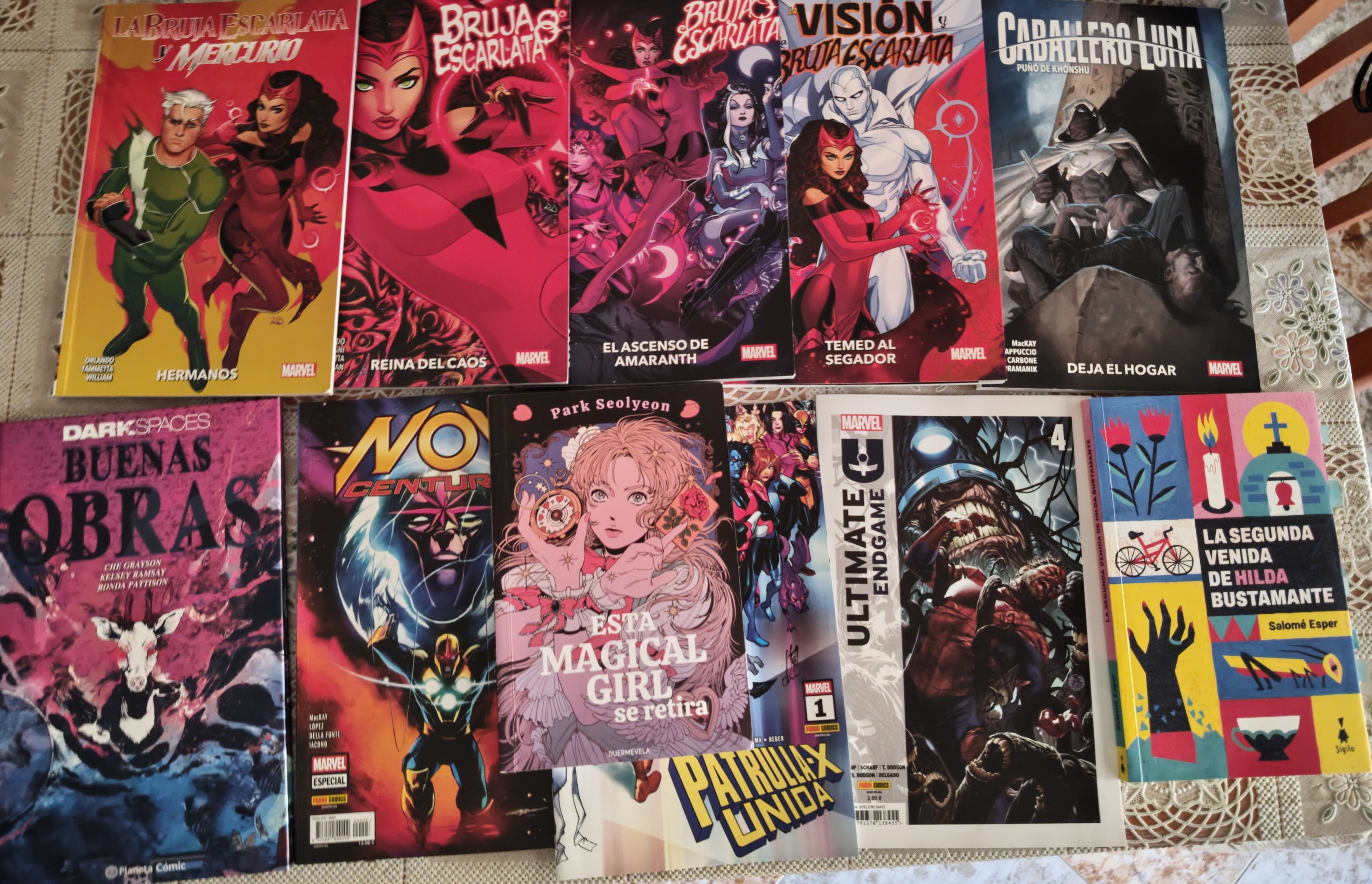 Foto de todos los libros y cómics que se mencionan en este artículo