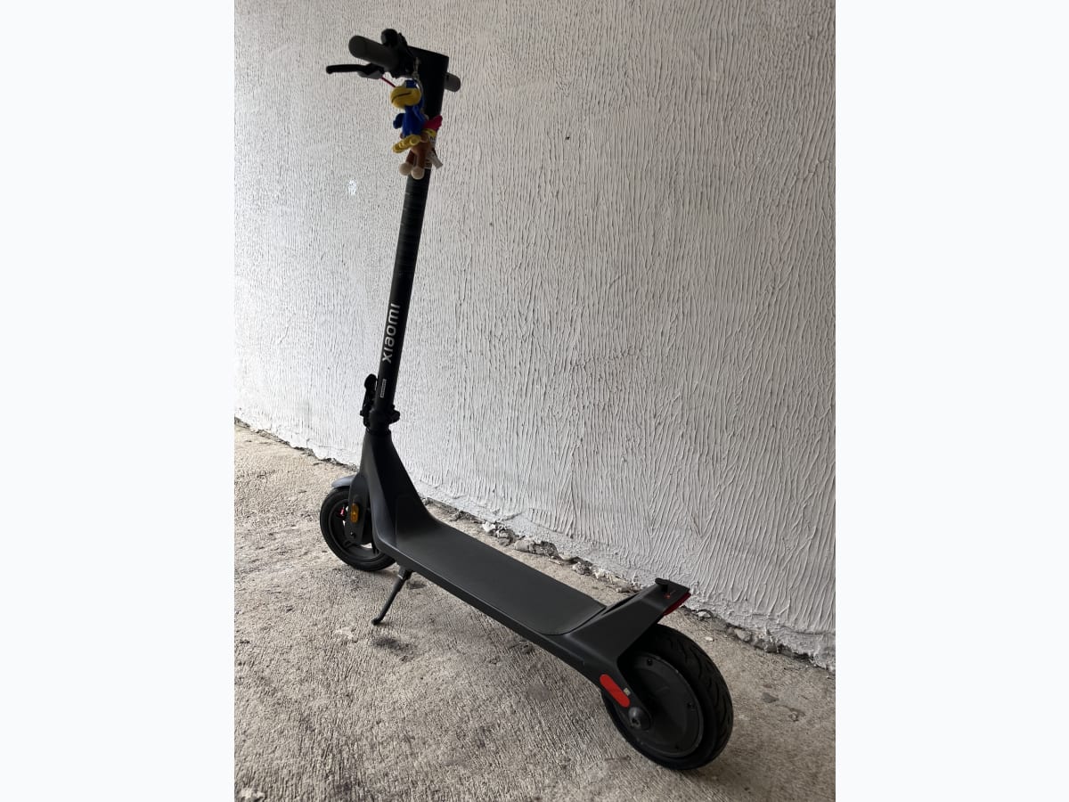 იყიდება xiaom electro scoter 4 lite (2 nd gen)  აქვს კამეკა გახეთქილი და ნაკაწრები    ფასი:700    მდებარეობა:ბათუმი    ნომერი575756513 — 1