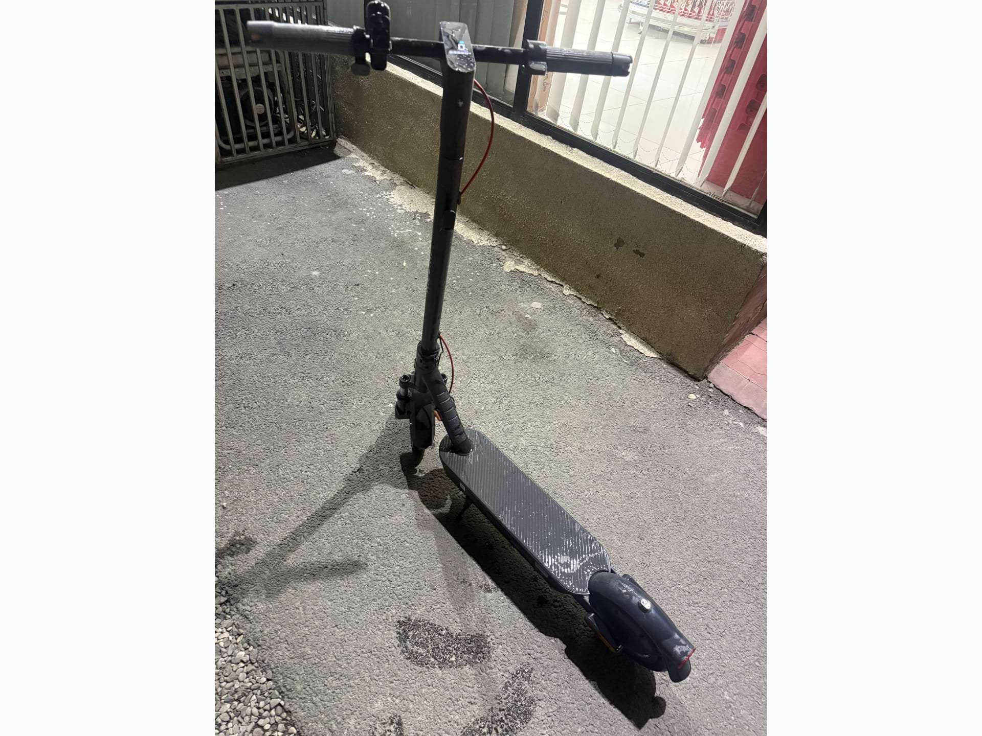 იყიდება xiaomi electric scooter5  არის კარგ მდგომარეობაში დადის 25 ით გადის 60 კმ მოყვება დამტენი — 1