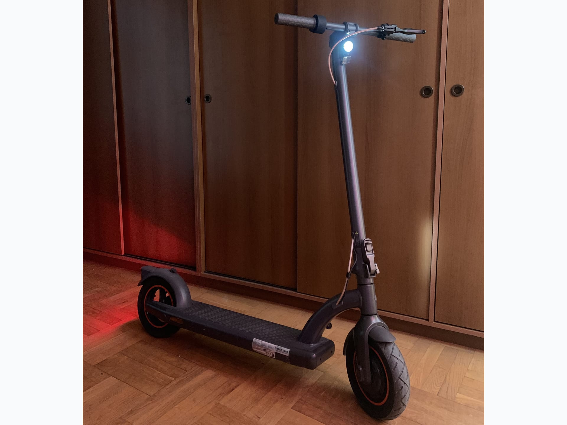 NAVEE N40 Electric Scooter — 1