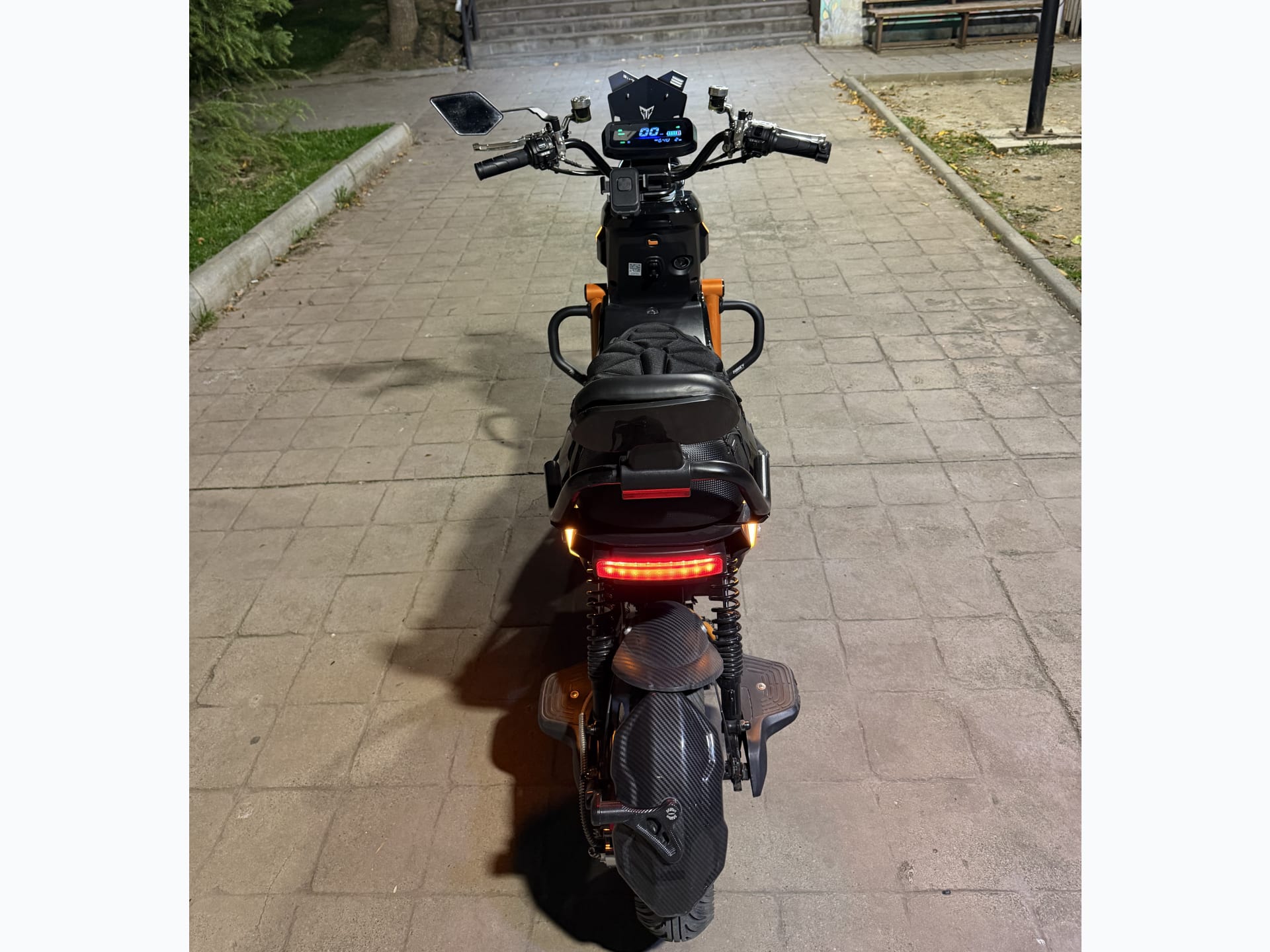 იყიდება ელექტრო სკუტერი გადის 220 კმს — 4