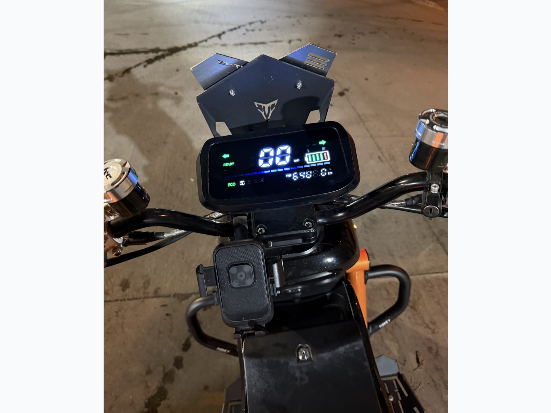 იყიდება ელექტრო სკუტერი გადის 220 კმს — 5