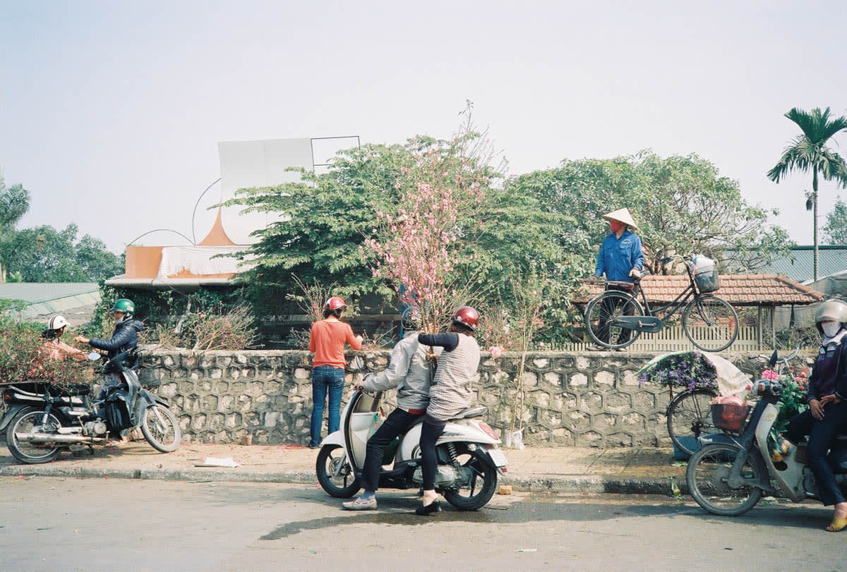 buying flowers at market Hanoi