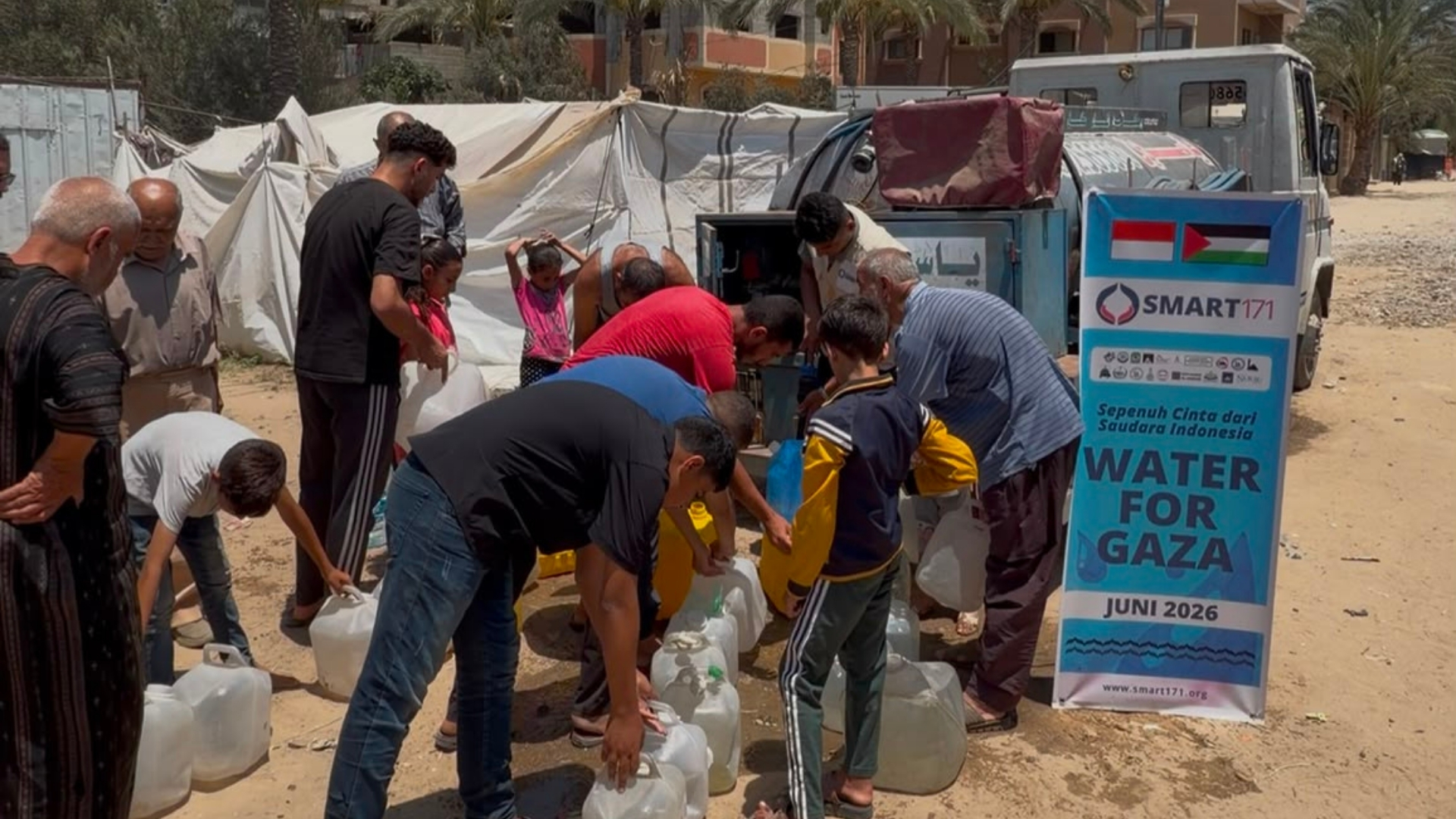 SMART 171 Salurkan Air Bersih untuk 1.000 Warga Gaza di Tengah Blkokade Air