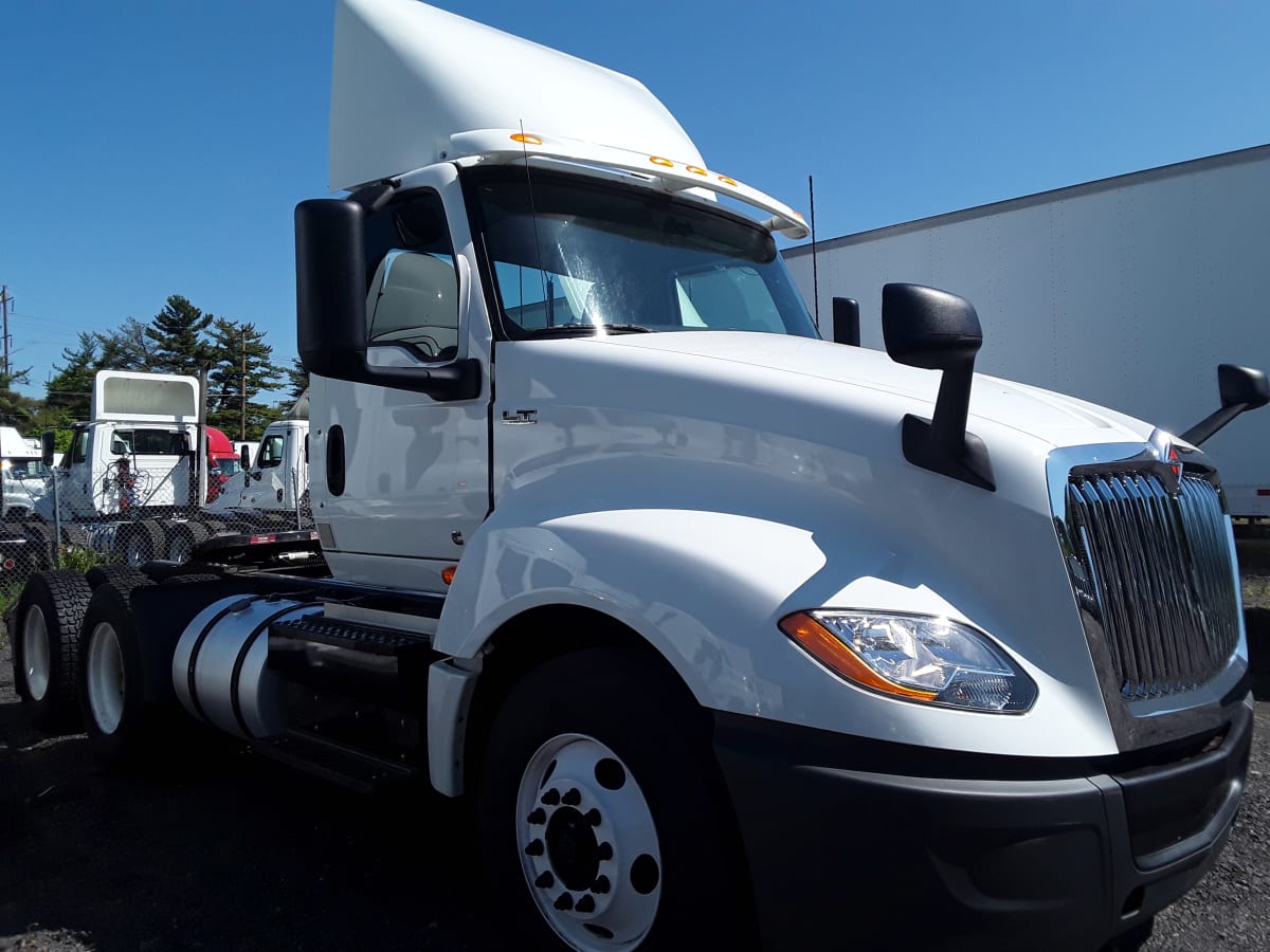2018 Navistar International LT625 DAYCAB T/A 221263
