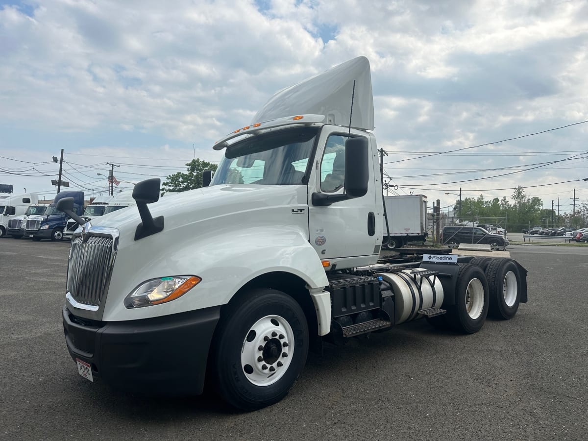 Navistar International LT625 DAYCAB T/A VEH-221264