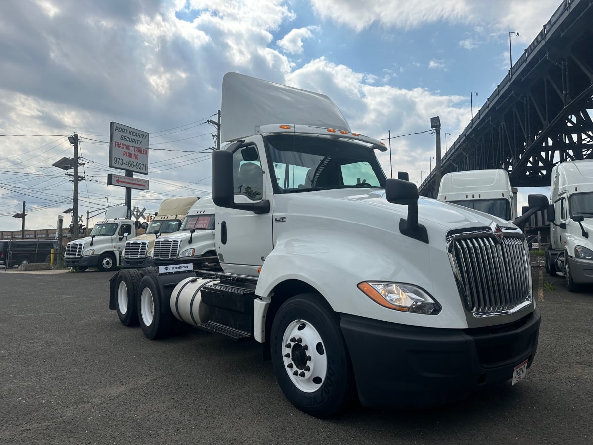 2018 Navistar International LT625 DAYCAB T/A 221264