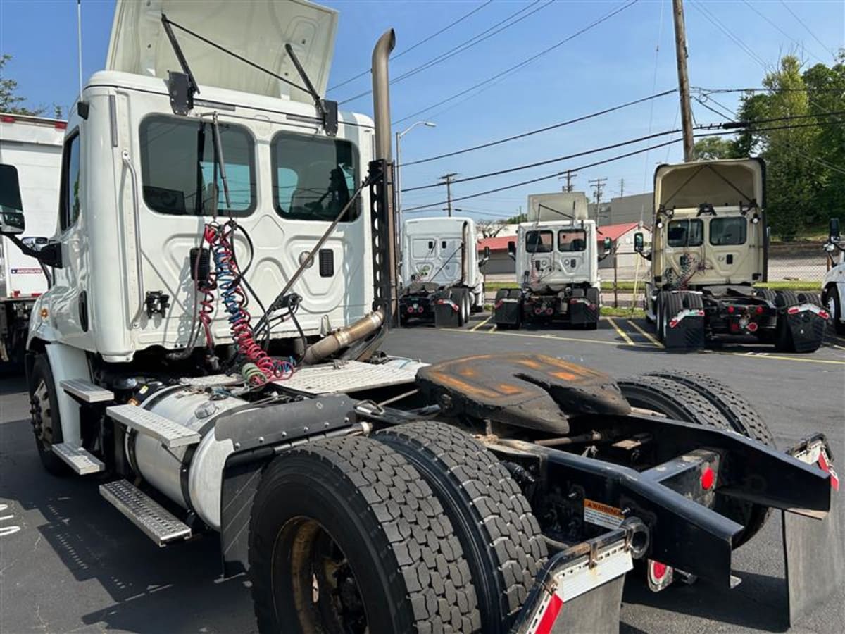 2015 Freightliner/Mercedes CASCADIA 113 307440