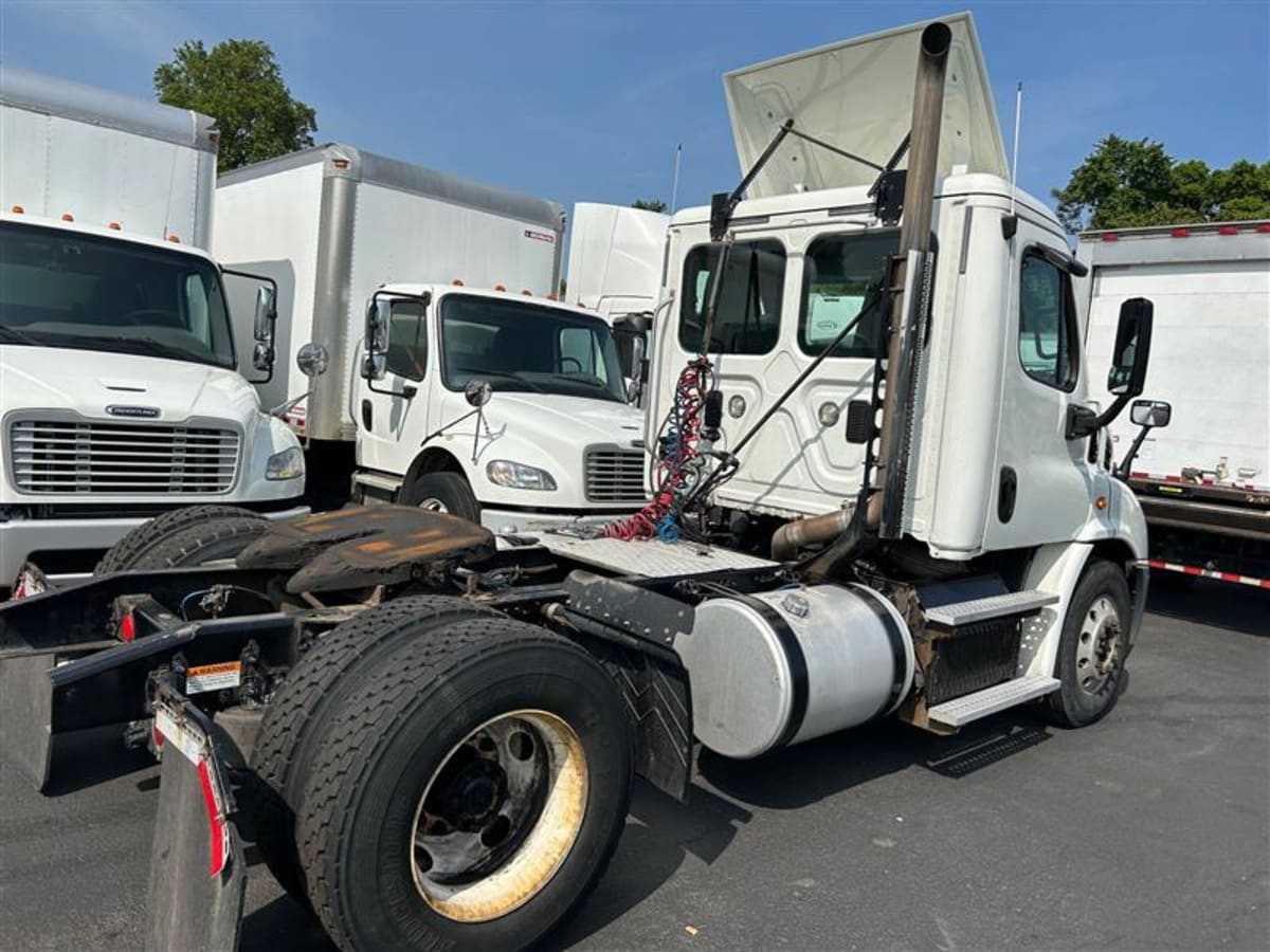 2015 Freightliner/Mercedes CASCADIA 113 307440