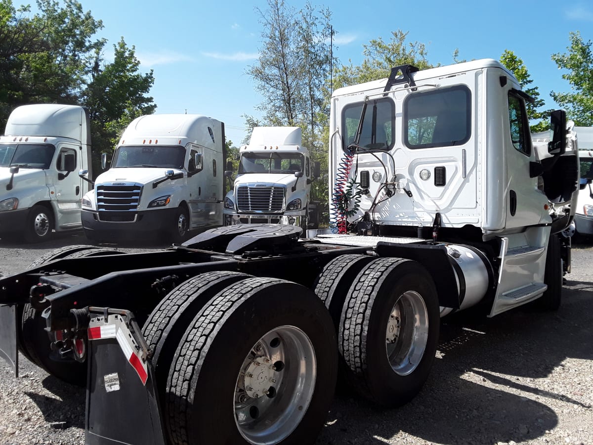 2016 Freightliner/Mercedes CASCADIA 125 647069