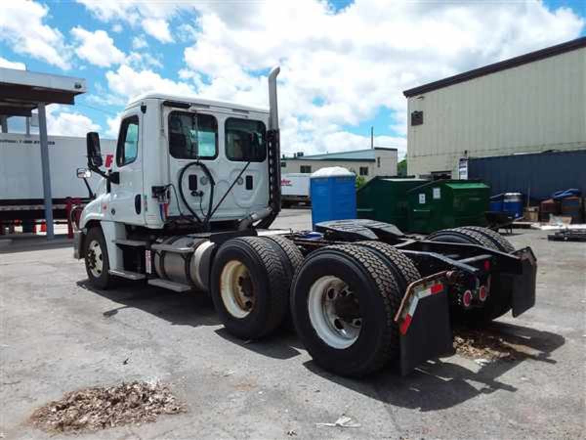 2016 Freightliner/Mercedes CASCADIA 125 657439