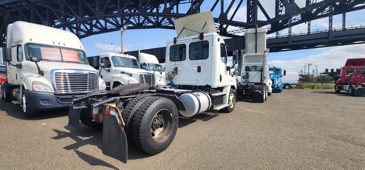 2016 Freightliner/Mercedes CASCADIA 113 660429