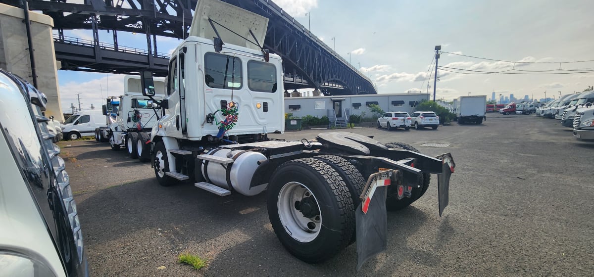 2016 Freightliner/Mercedes CASCADIA 113 660429