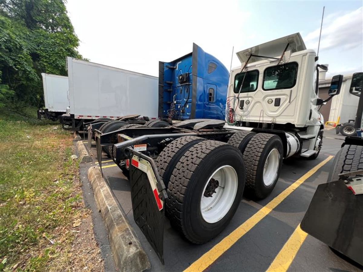 2017 Freightliner/Mercedes CASCADIA 125 665231