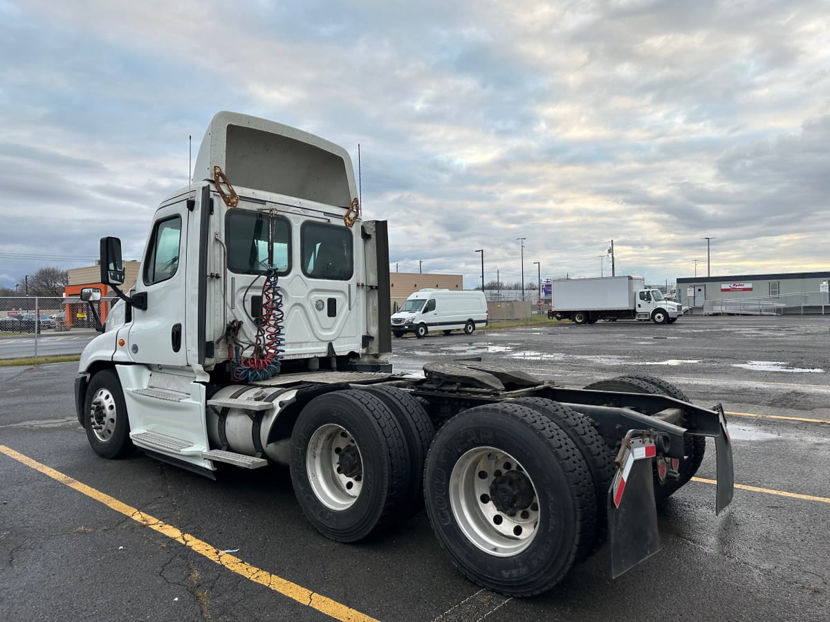 2017 Freightliner/Mercedes CASCADIA 125 665610