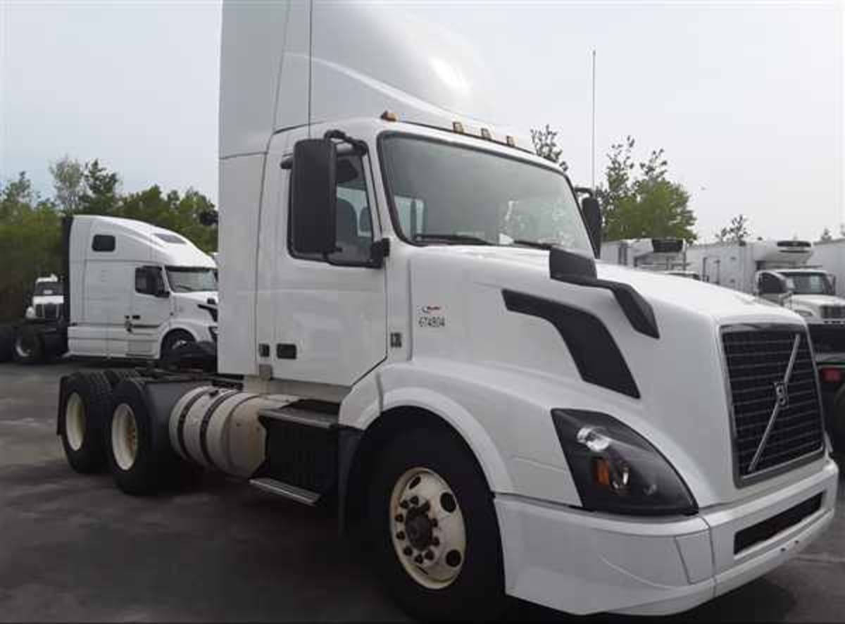 2017 Volvo VNL64TRACTOR 674804