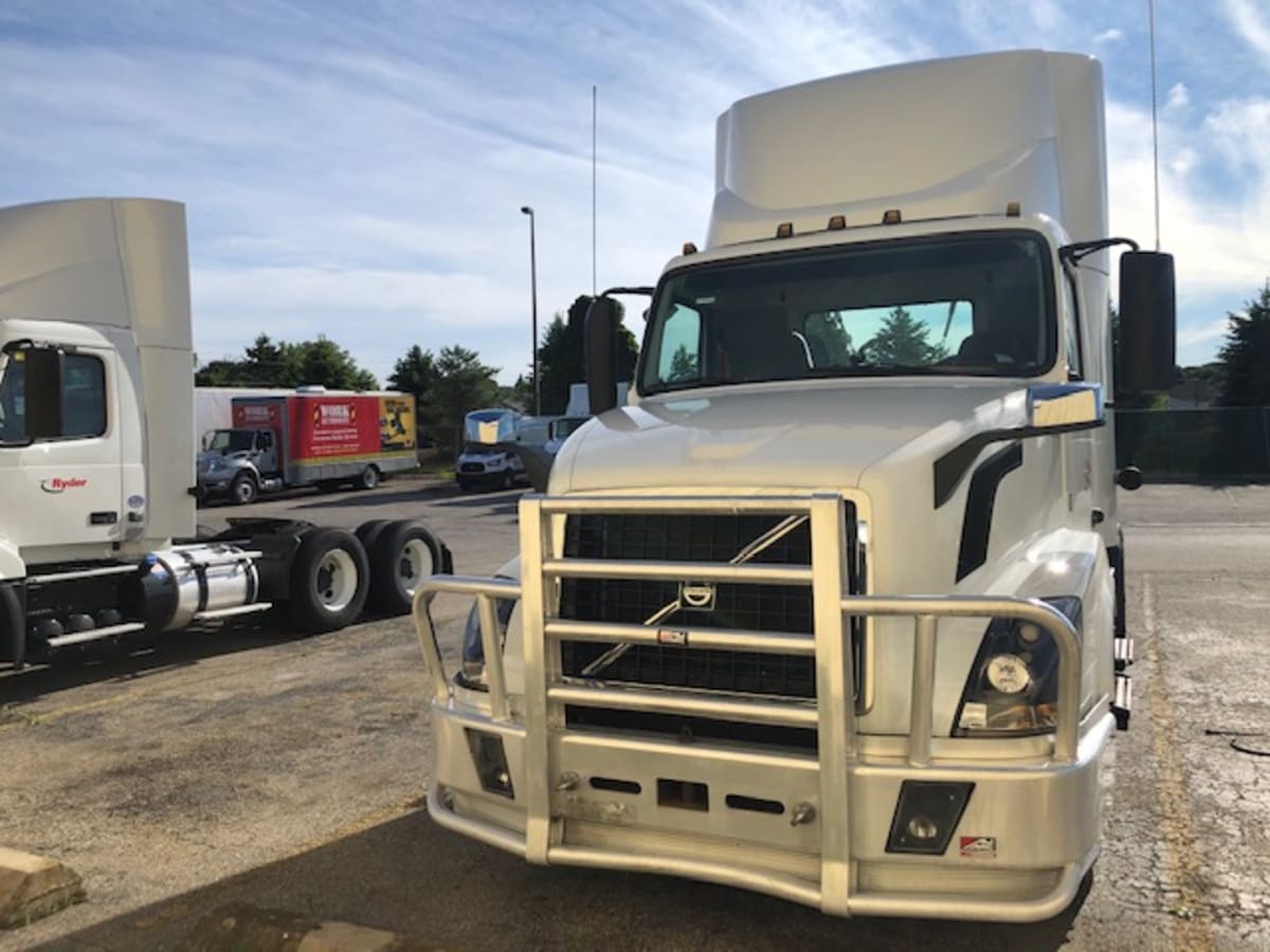 2017 Volvo VNL64TRACTOR 678464