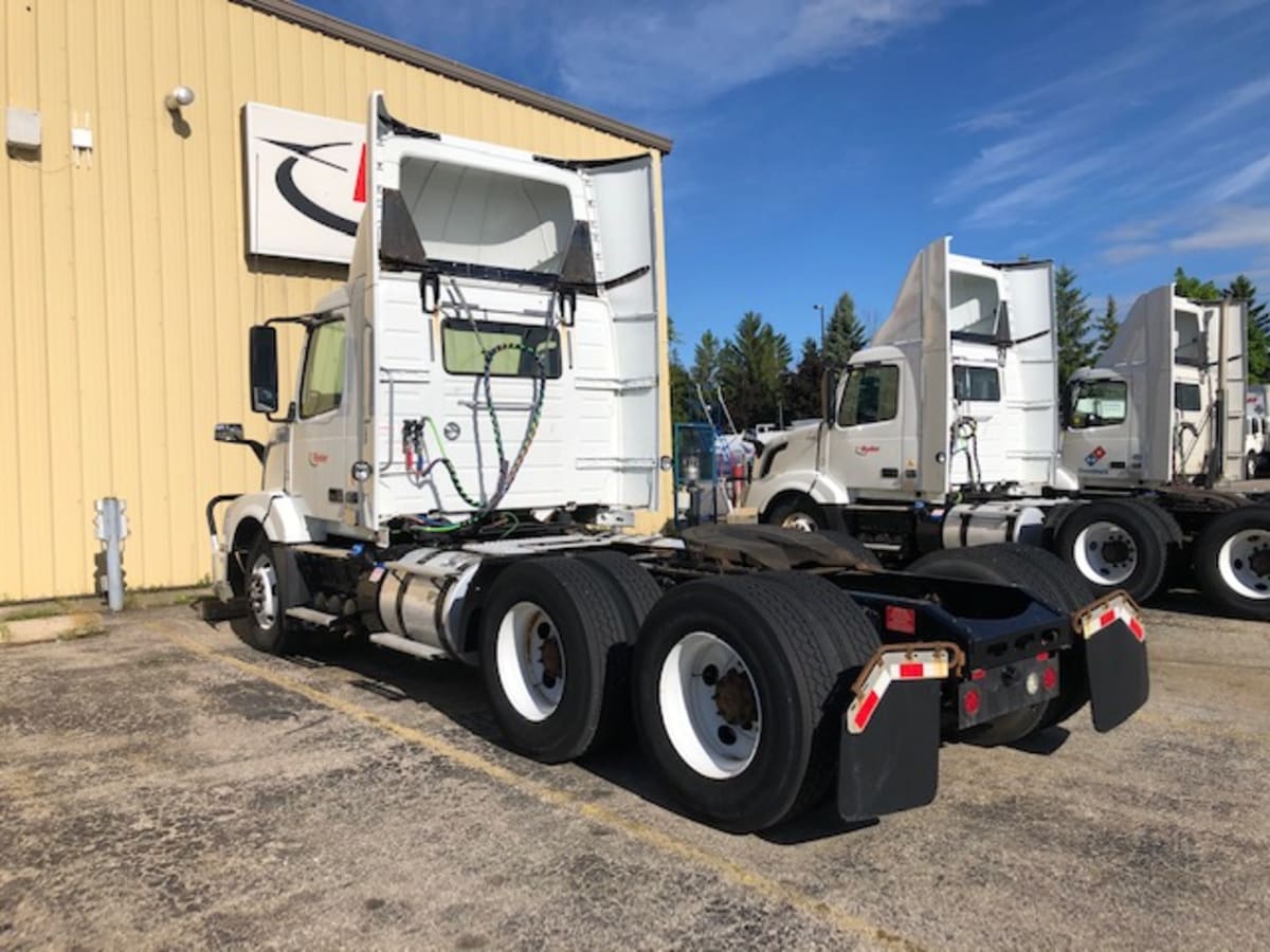 2017 Volvo VNL64TRACTOR 678464