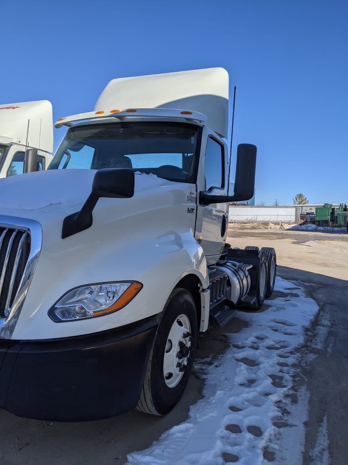 2019 Navistar International LT625 DAYCAB T/A 814377