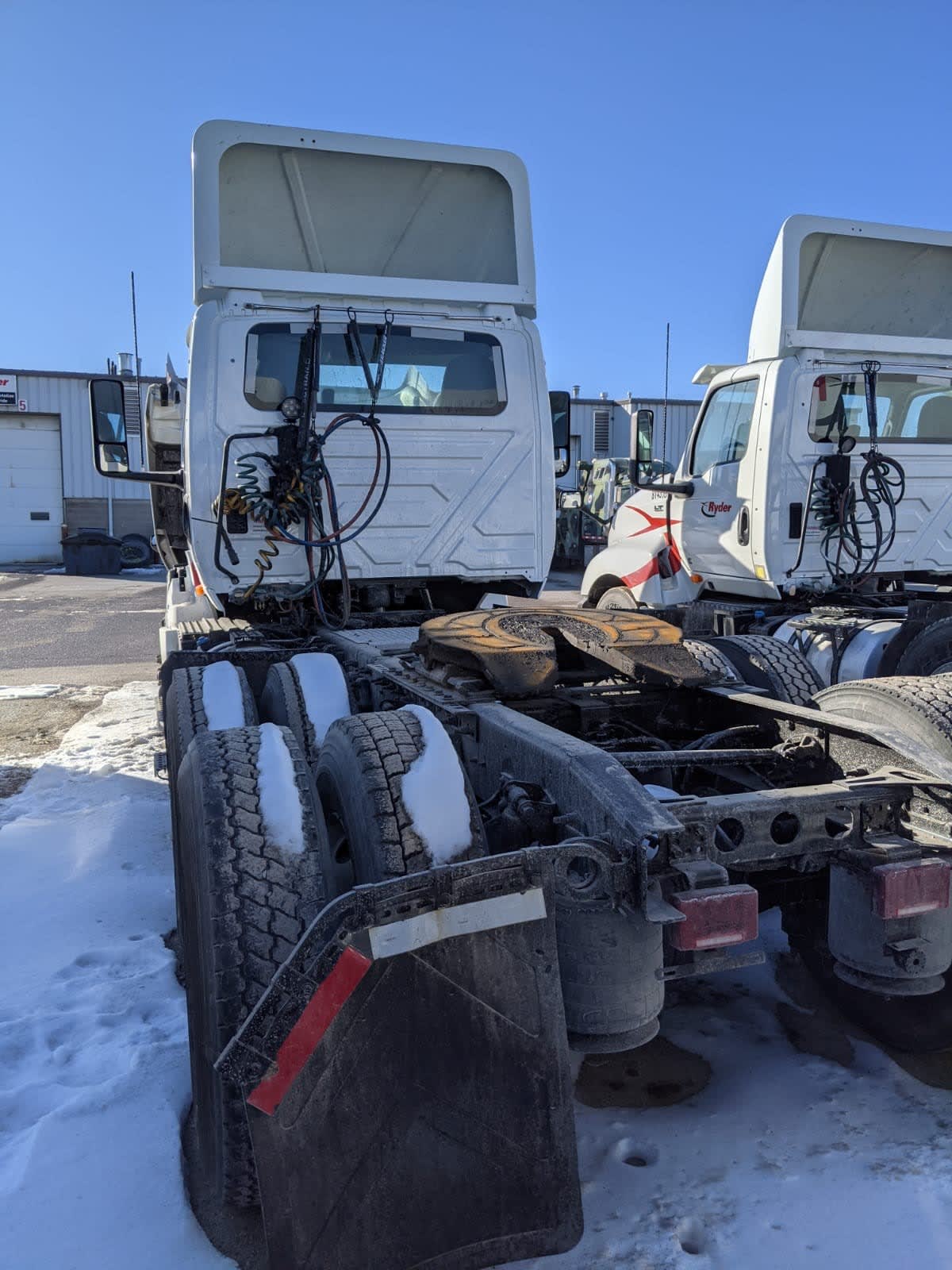 2019 Navistar International LT625 DAYCAB T/A 814379