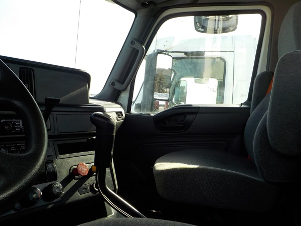 2019 Navistar International LT625 DAYCAB T/A 814382