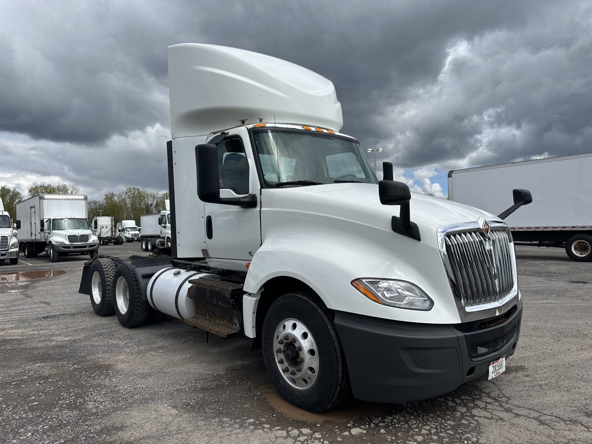 2019 Navistar International LT625 DAYCAB T/A 875717