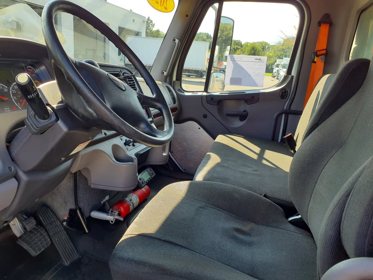 2020 Freightliner M2 106 200056
