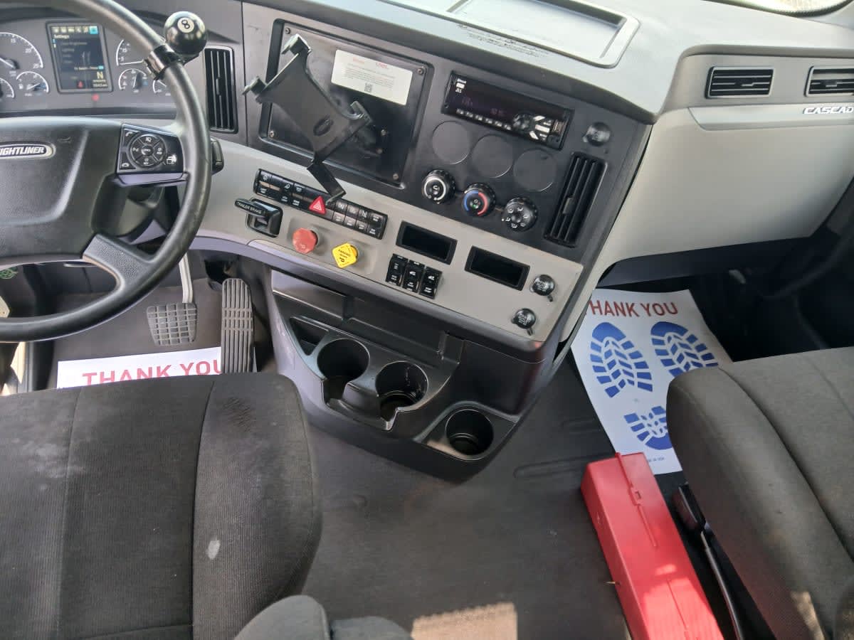 2020 Freightliner Cascadia in Jacksonville, FL — photo 7