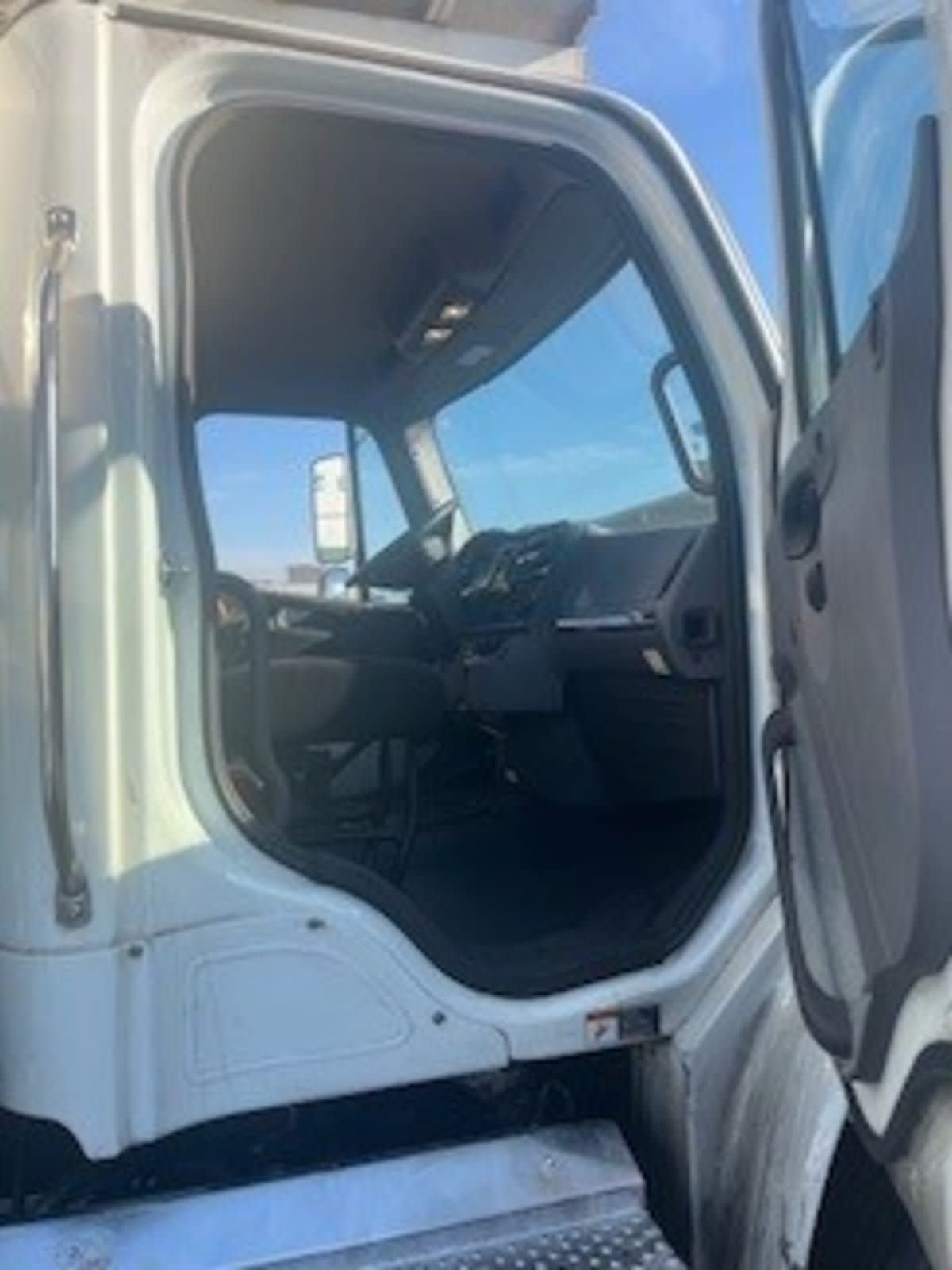 2020 Freightliner/Mercedes M2 106 200205