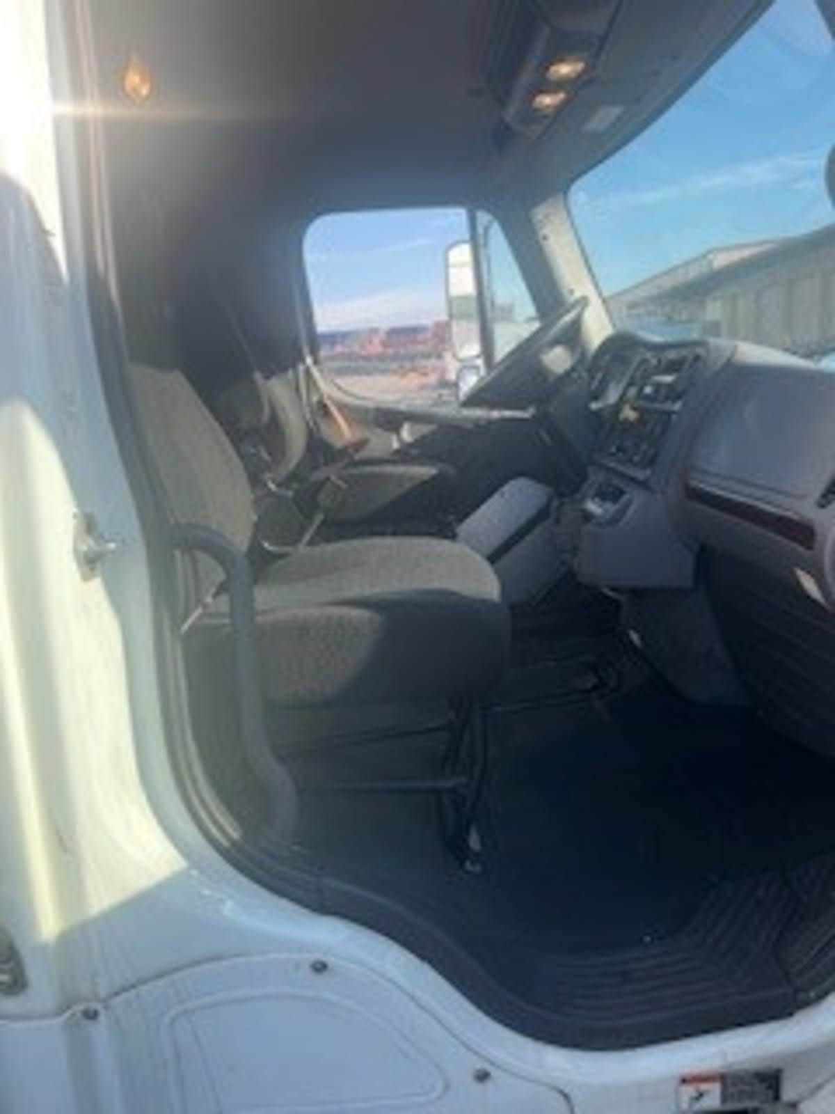 2020 Freightliner/Mercedes M2 106 200205