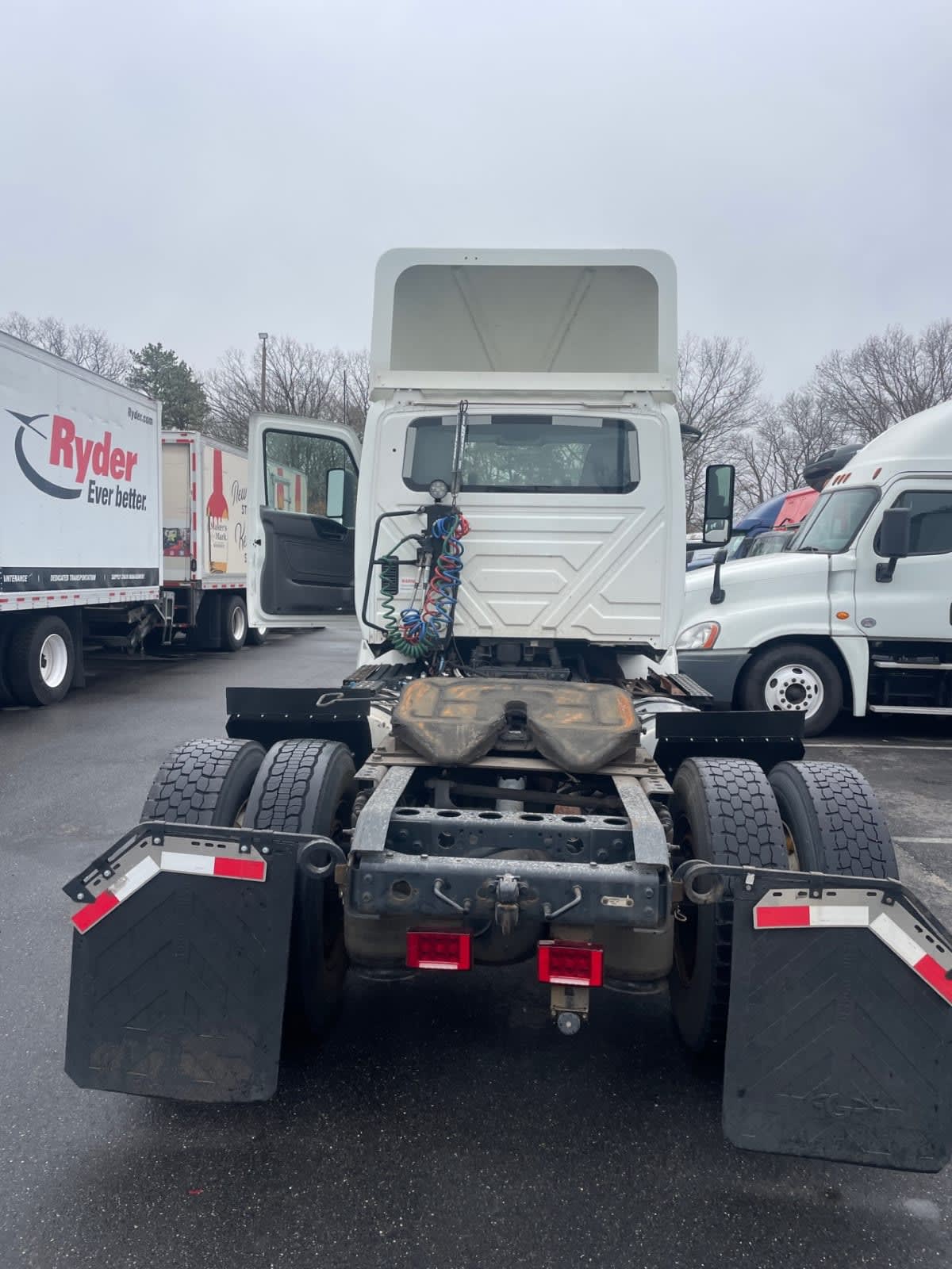2019 Navistar International RH613 DAYCAB S/A 200331