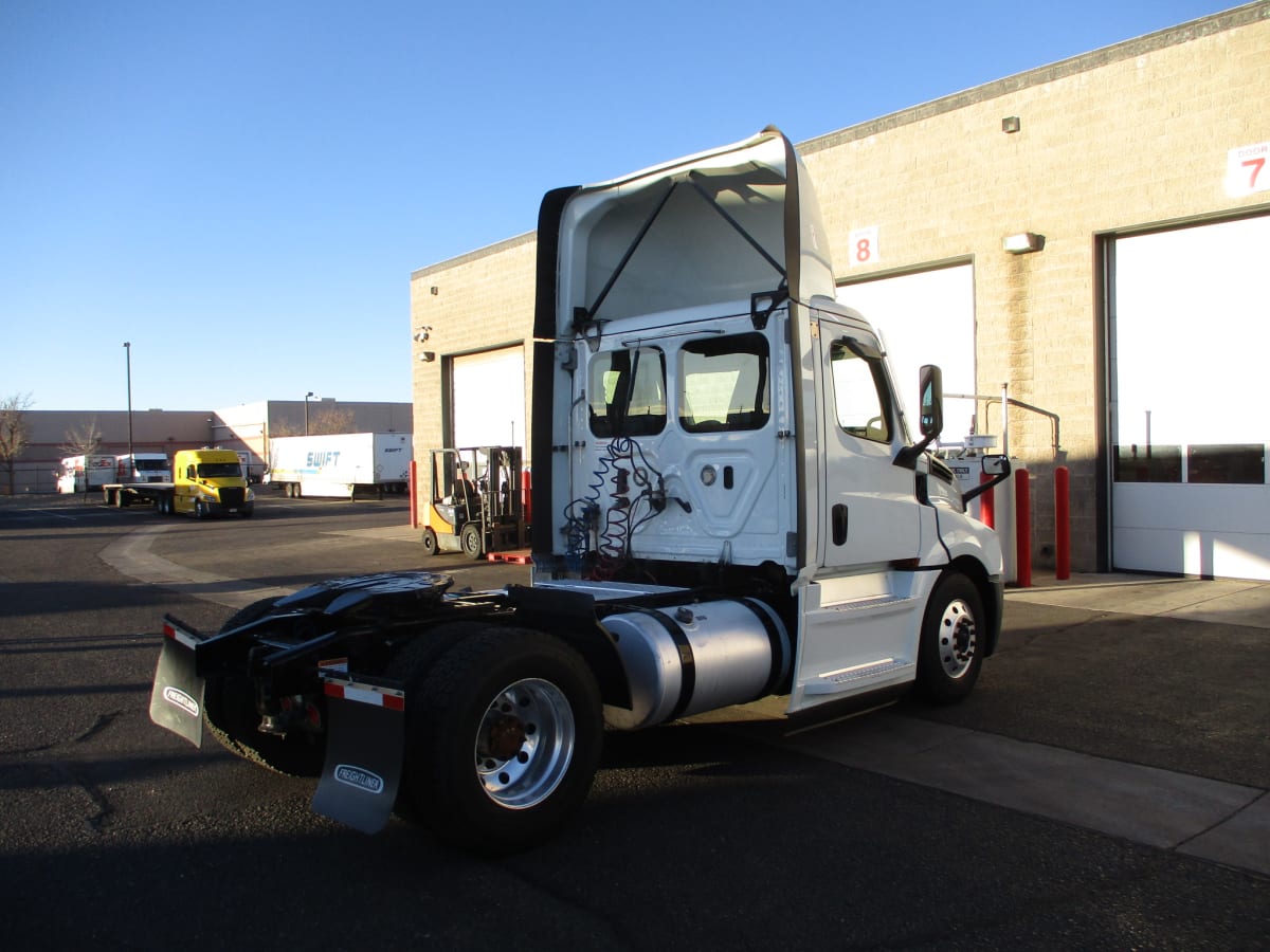 2021 Freightliner/Mercedes CASCADIA PX12642ST 200340