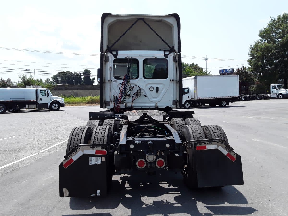 2021 Freightliner Cascadia in Charlotte, NC — photo 5