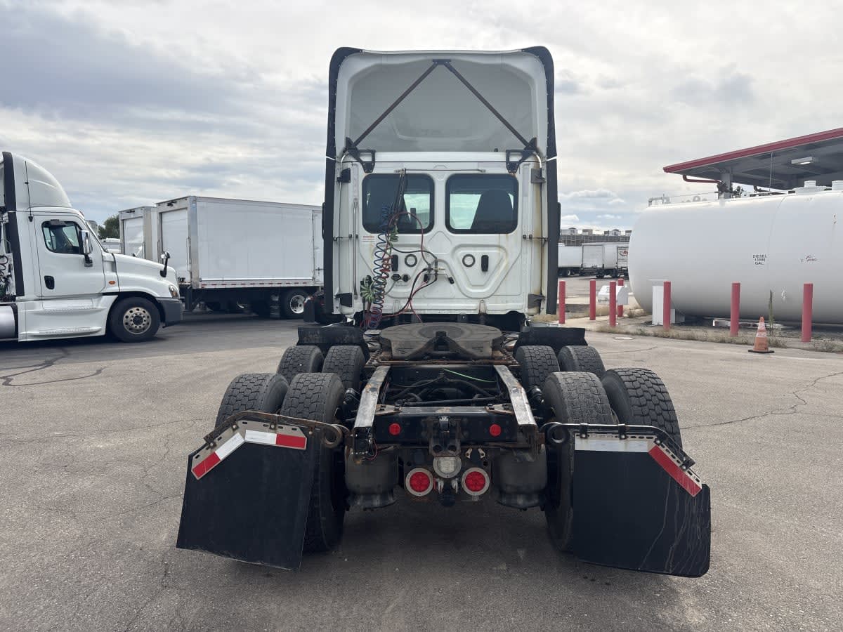 2021 Freightliner Cascadia in Taylor, MI — photo 5