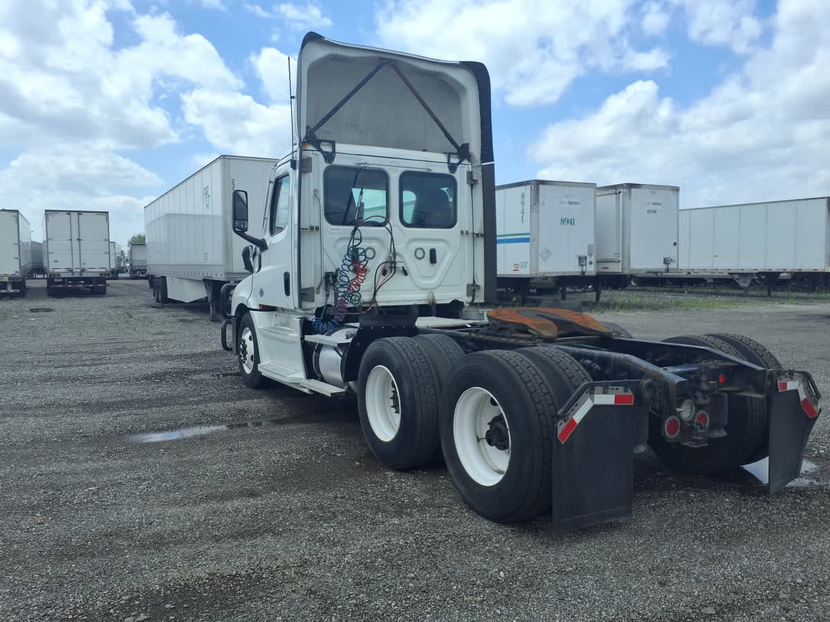 2021 Freightliner Cascadia in Taylor, MI — photo 6