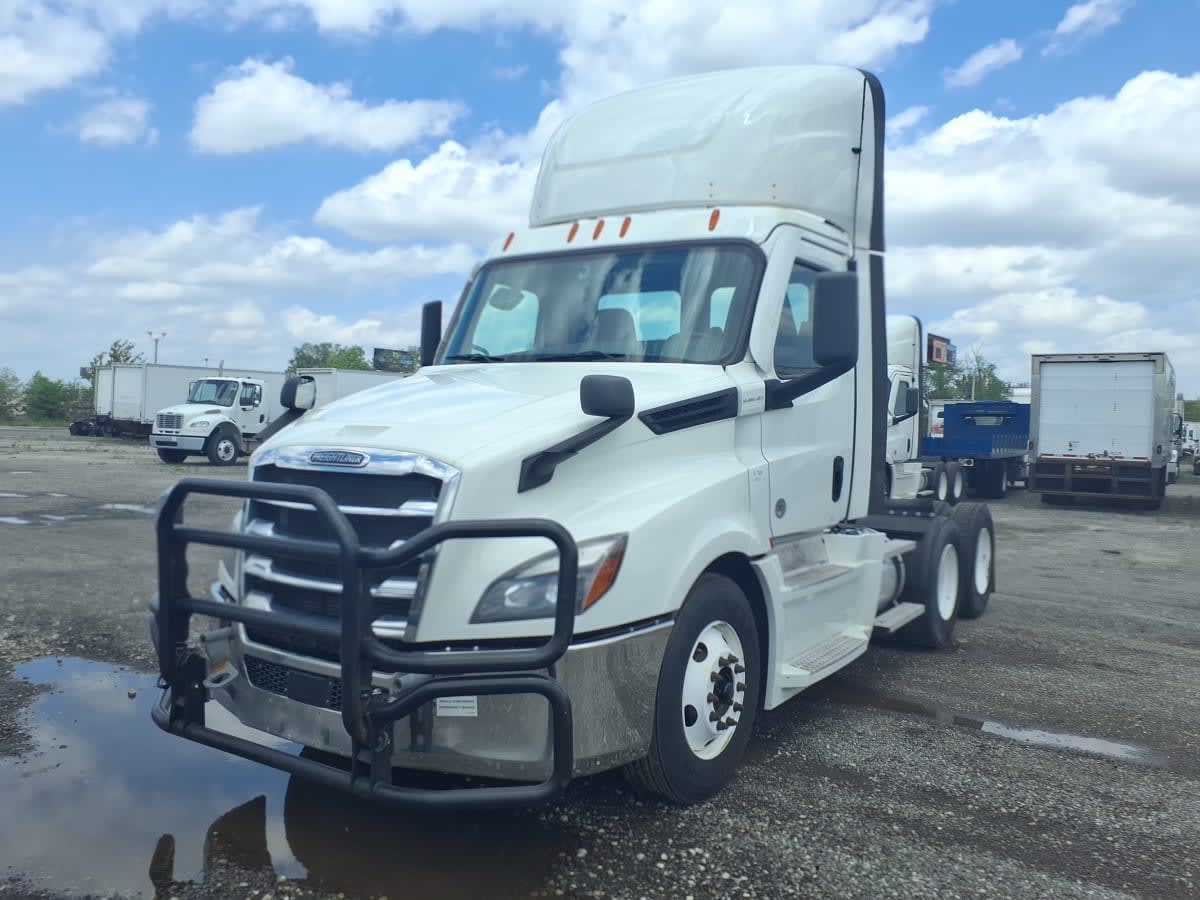 2021 Freightliner Cascadia in Taylor, MI