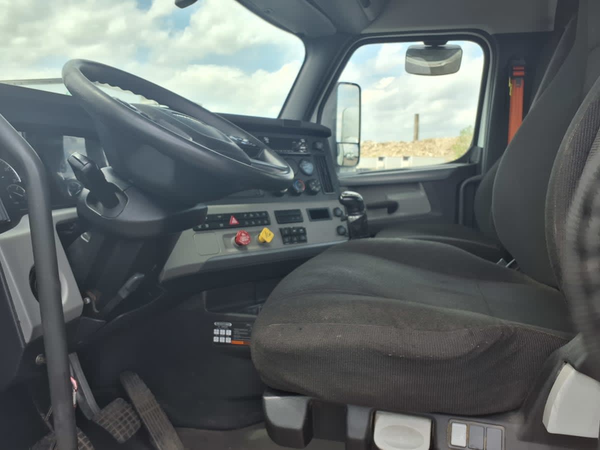 2021 Freightliner Cascadia in Taylor, MI — photo 7