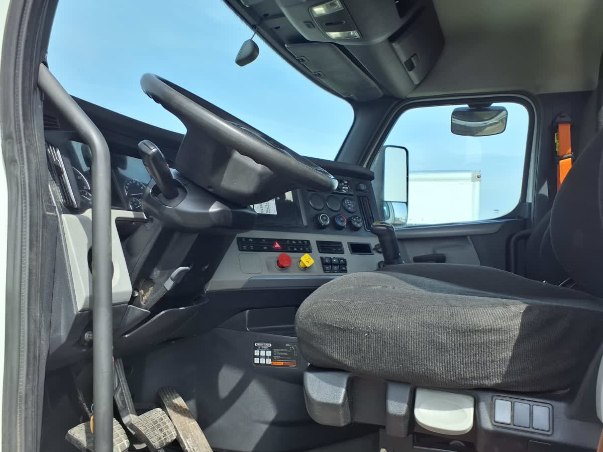 2021 Freightliner - image 7
