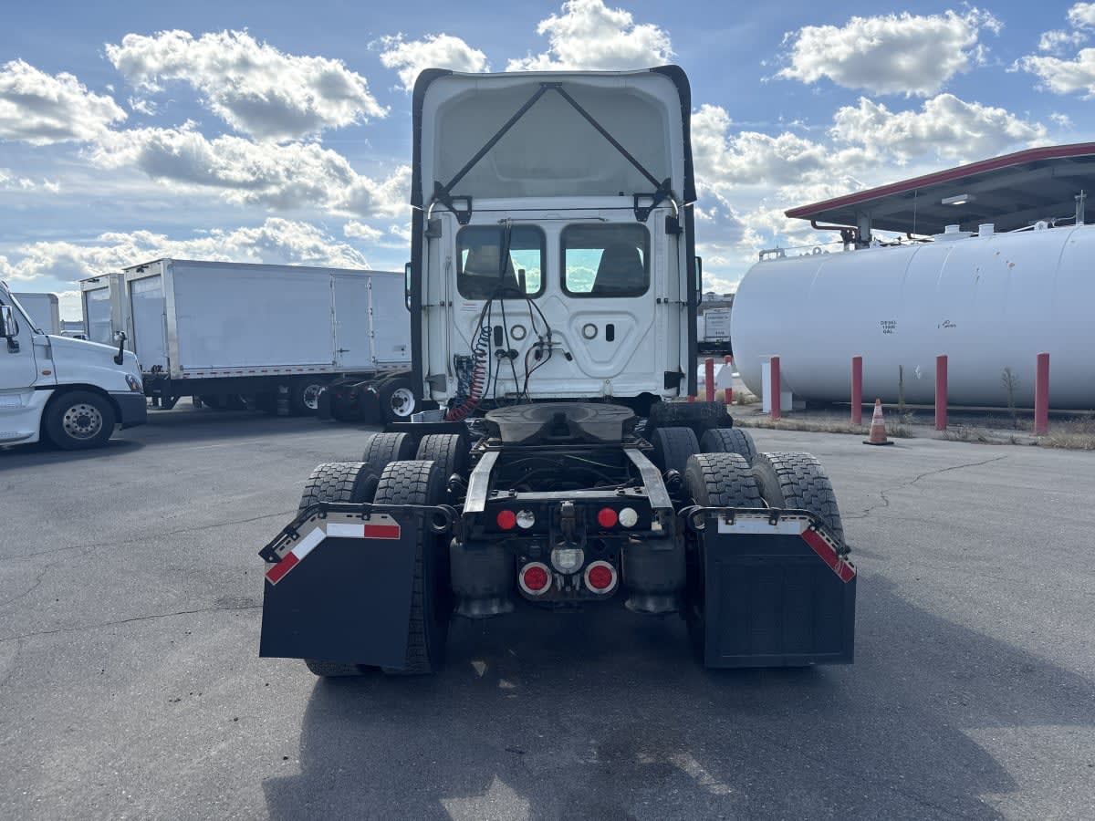 2021 Freightliner Cascadia in Taylor, MI — photo 5
