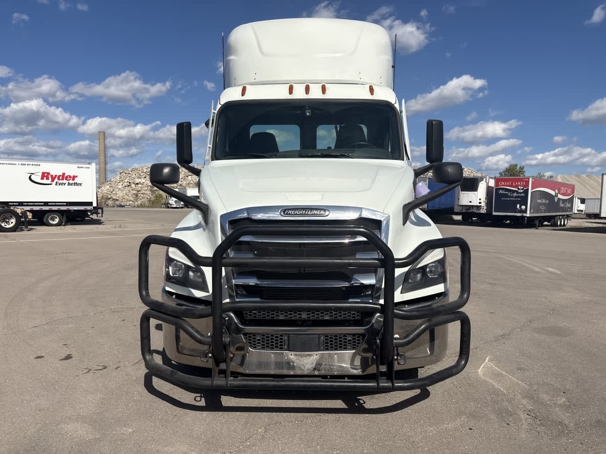 2021 Freightliner Cascadia in Taylor, MI — photo 2