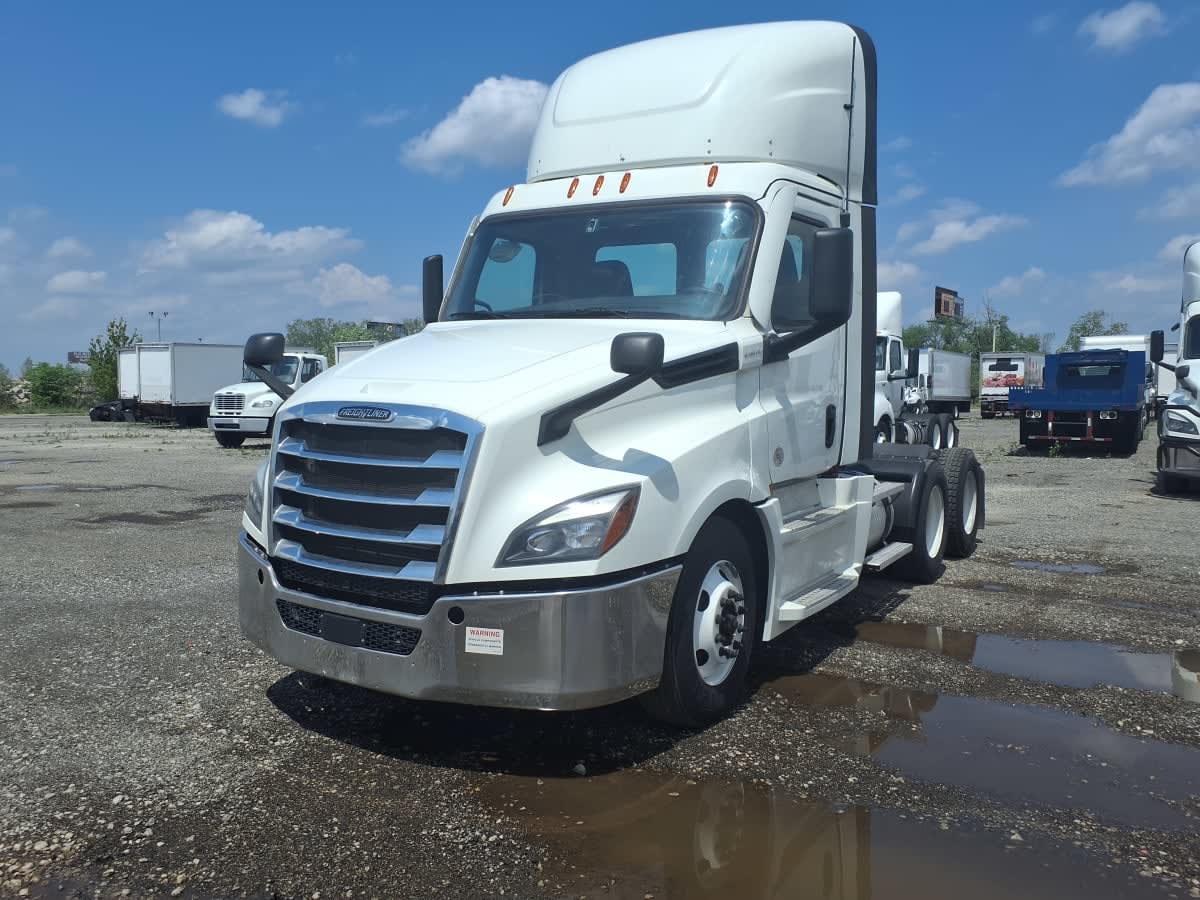 2021 Freightliner Cascadia in Taylor, MI