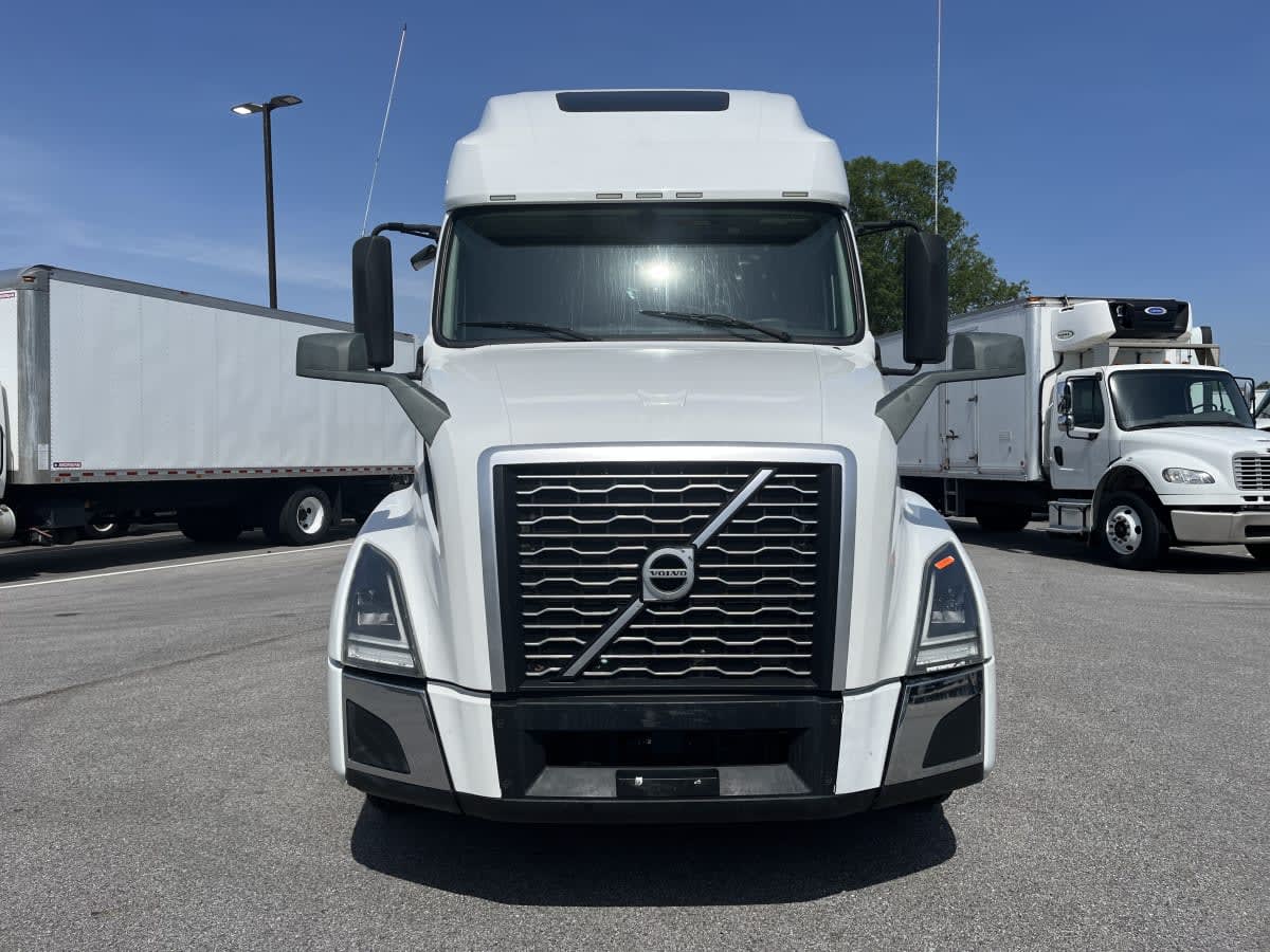 2021 Volvo VNL 860 in Beltsville, MD — photo 2