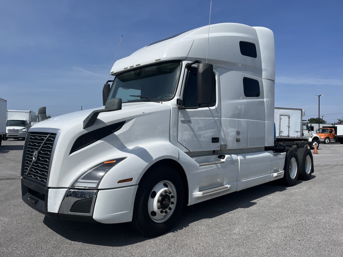 2021 Volvo VNL 860 in Beltsville, MD
