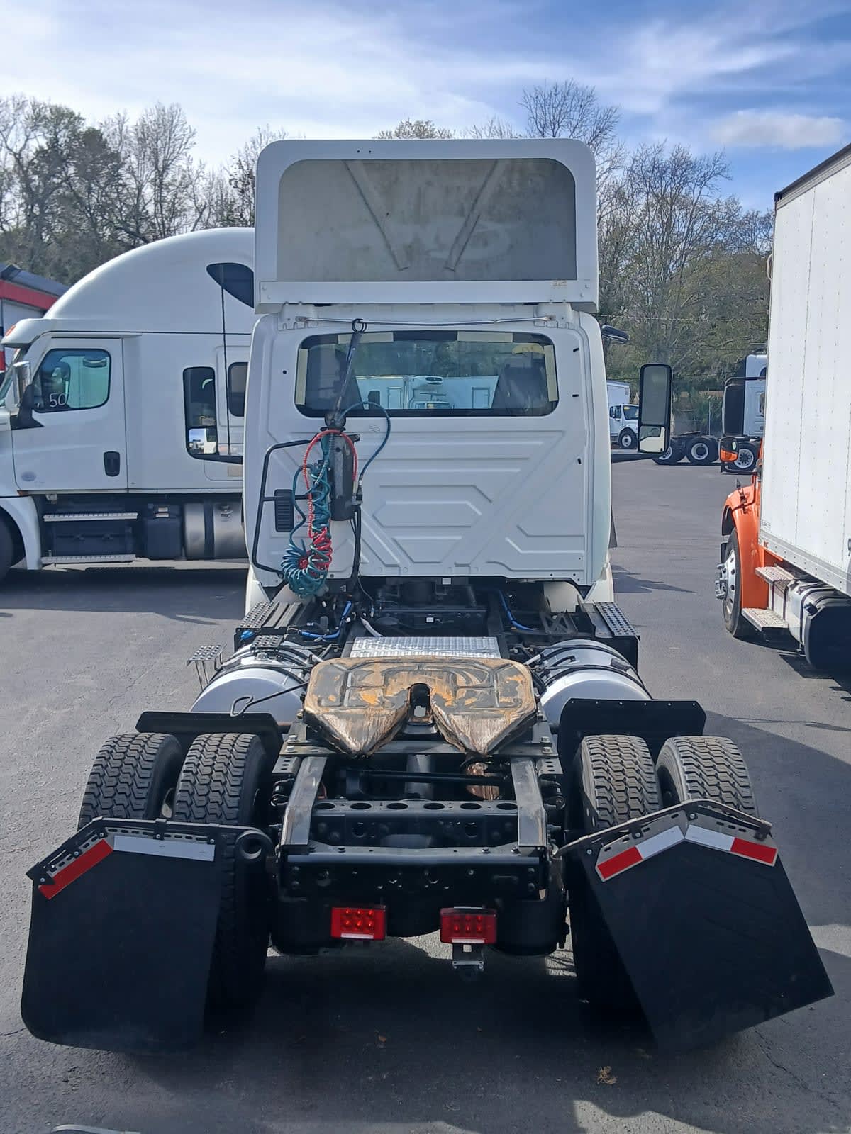 2019 International - image 5