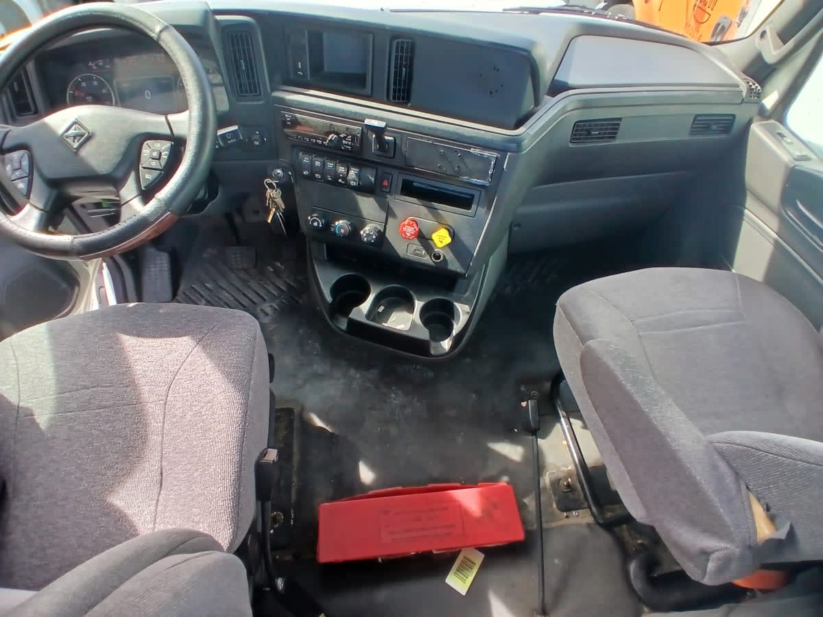 2019 International - image 7