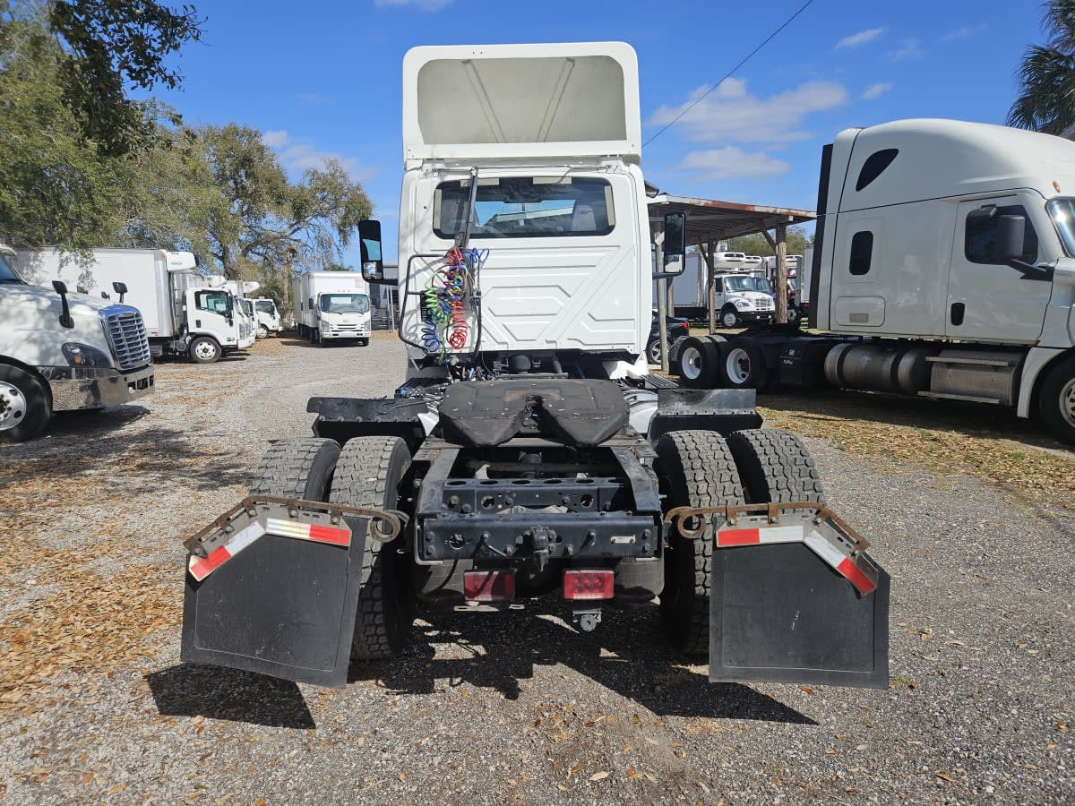 2019 Navistar International RH613 DAYCAB S/A 220048