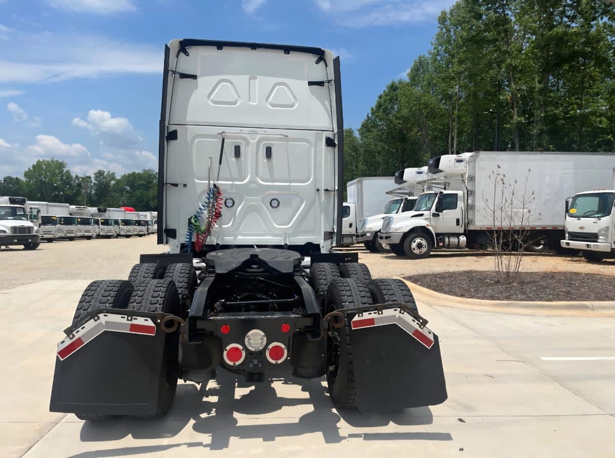 2021 Freightliner Cascadia in Greensboro, NC — photo 5