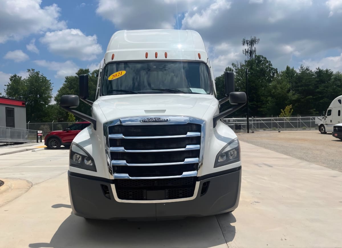 2021 Freightliner Cascadia in Greensboro, NC — photo 2