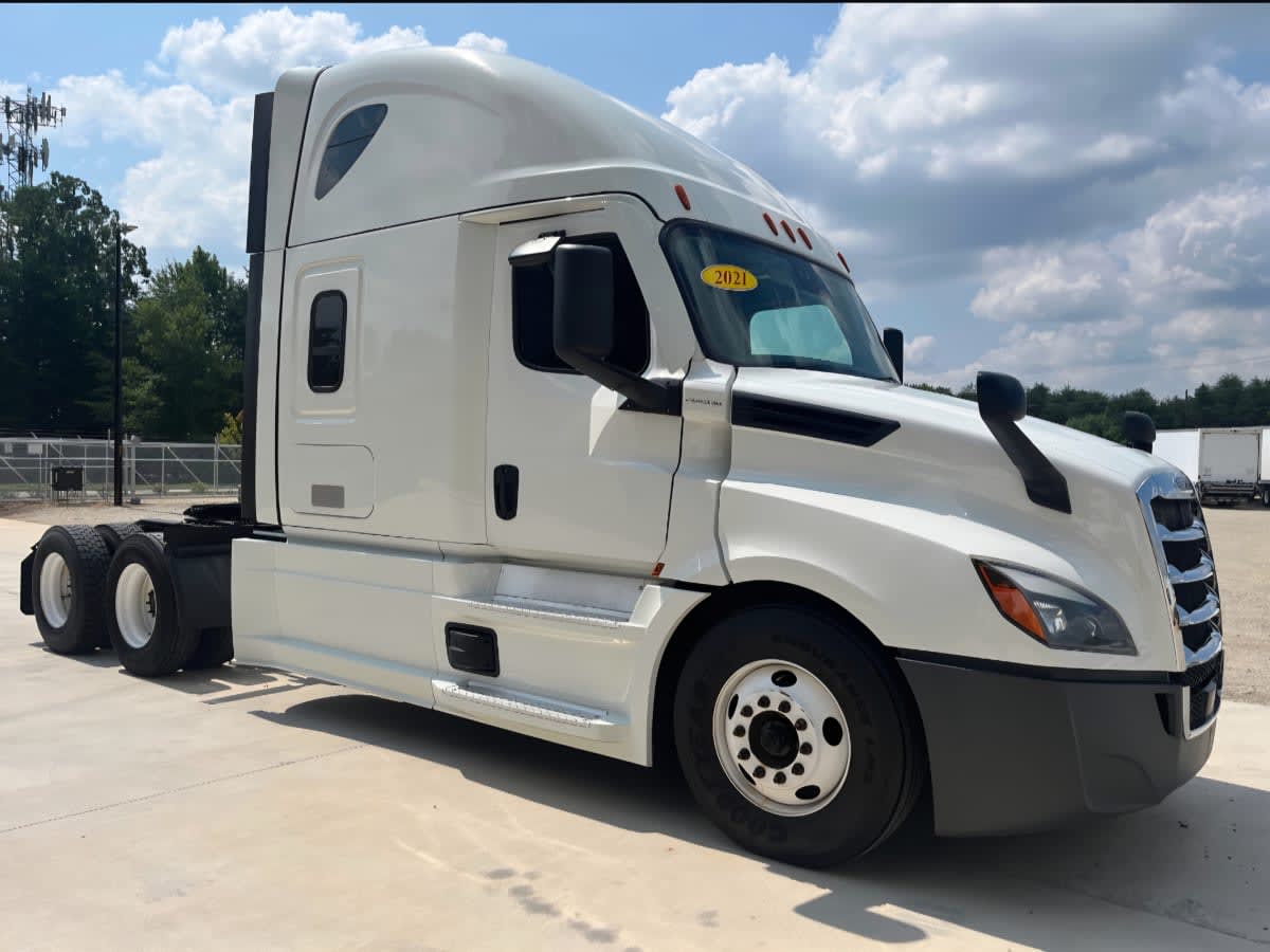 2021 Freightliner Cascadia in Greensboro, NC — photo 3